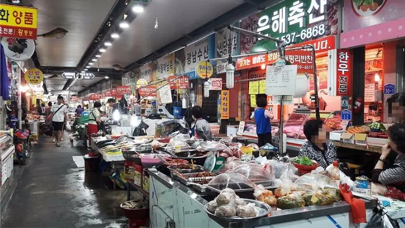 Vi vu mua sắm tại 9 chợ H&agrave;n Quốc nổi tiếng b&aacute;n đủ c&aacute;c mặt h&agrave;ng 8
