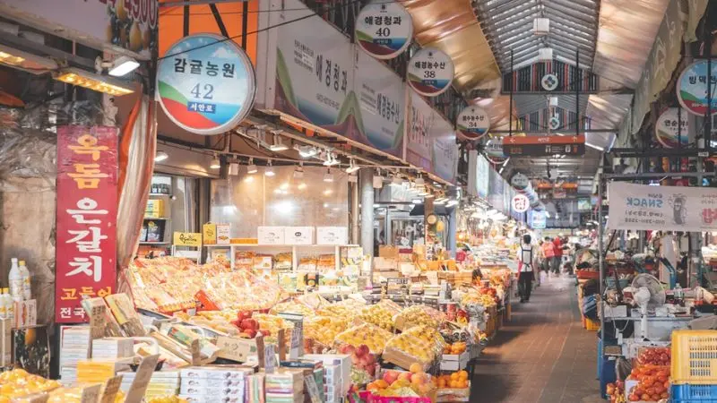 Vi vu mua sắm tại 9 chợ H&agrave;n Quốc nổi tiếng b&aacute;n đủ c&aacute;c mặt h&agrave;ng 10