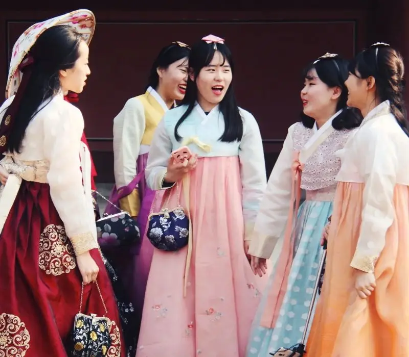 Giới thiệu Hanbok truyền thống Hàn Quốc và kinh nghiệm thuê Hanbok