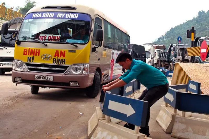 Tổng hợp xe kh&aacute;ch H&agrave; Nội H&ograve;a B&igrave;nh uy t&iacute;n, gi&aacute; tốt 6