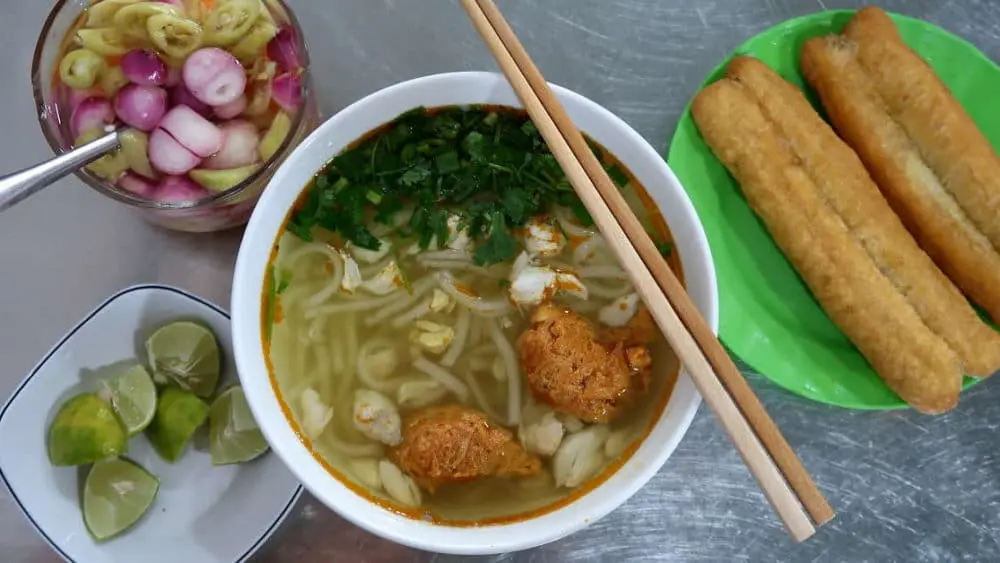 B&aacute;nh canh Hội An - Đặc sản phố cổ vạn người m&ecirc; 5