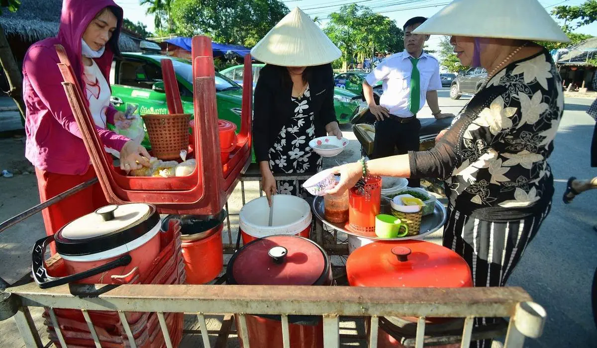 Ch&aacute;o ngh&ecirc;u c&ocirc; Gi&oacute; Hội An - M&oacute;n ăn vặt xế chiều l&agrave;m ấm l&ograve;ng thực kh&aacute;ch 10