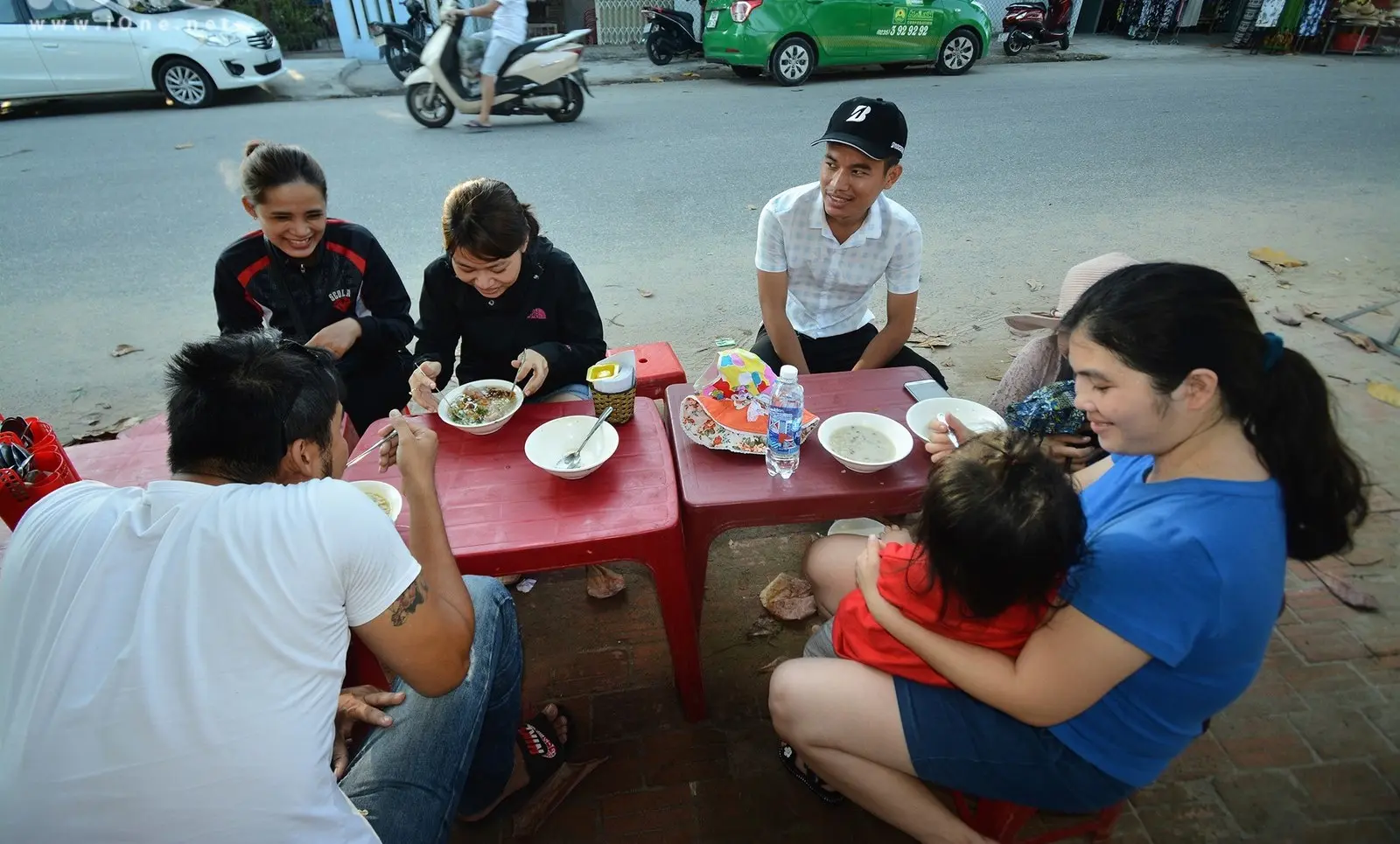 Ch&aacute;o ngh&ecirc;u c&ocirc; Gi&oacute; Hội An - M&oacute;n ăn vặt xế chiều l&agrave;m ấm l&ograve;ng thực kh&aacute;ch 12
