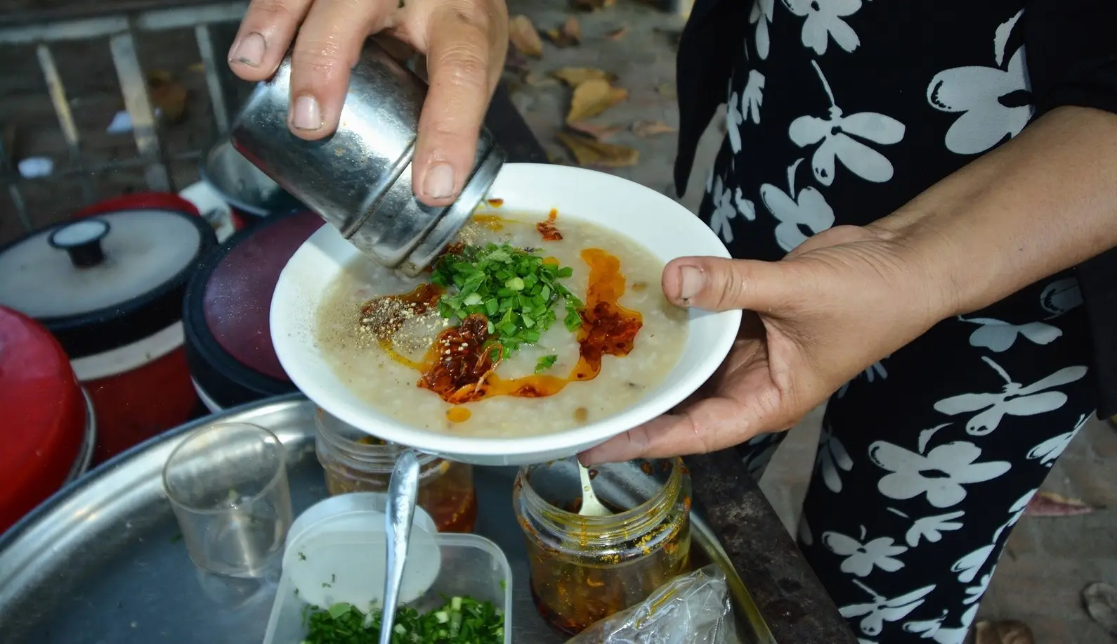 Ch&aacute;o ngh&ecirc;u c&ocirc; Gi&oacute; Hội An - M&oacute;n ăn vặt xế chiều l&agrave;m ấm l&ograve;ng thực kh&aacute;ch 7