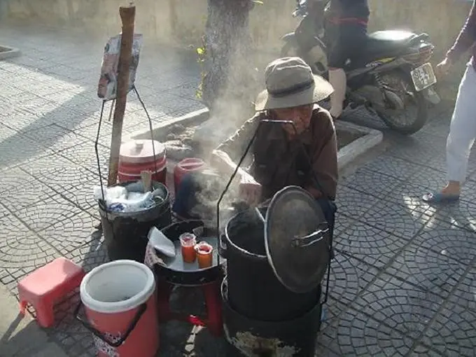 Ch&egrave; m&egrave; đen &ocirc;ng Thiều Hội An (ch&egrave; x&iacute; m&agrave; phủ Hội An) - Từ m&oacute;n ăn dung dị đến di sản ẩm thực phố Hội 5