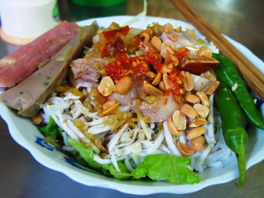 Đậm đ&agrave; m&oacute;n b&uacute;n mắm n&ecirc;m Hội An nhất định phải thưởng thức 4