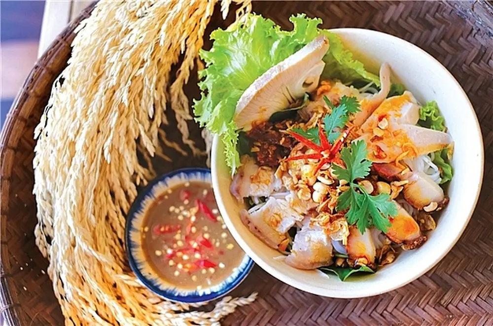 Đậm đ&agrave; m&oacute;n b&uacute;n mắm n&ecirc;m Hội An nhất định phải thưởng thức 3