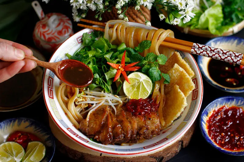 H&agrave;nh tr&igrave;nh chinh phục 15 m&oacute;n đặc sản Hội An nức tiếng 2