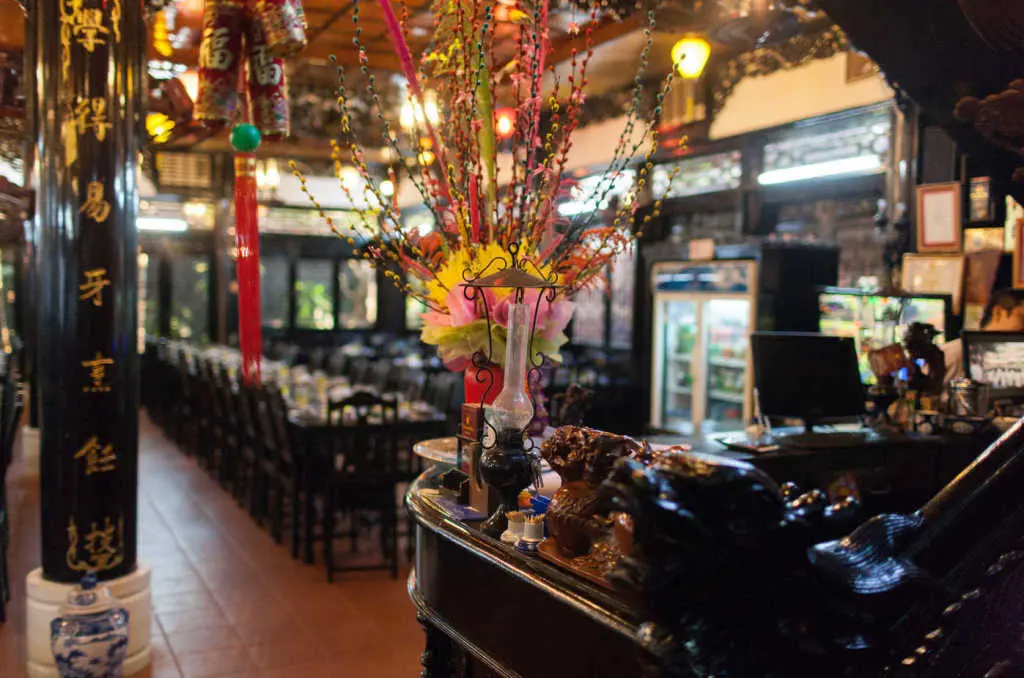 Le Ba Truyen Restaurant Hoi An - Đặc sắc nh&agrave; h&agrave;ng Việt với kiến tr&uacute;c đặc trưng phố cổ 12