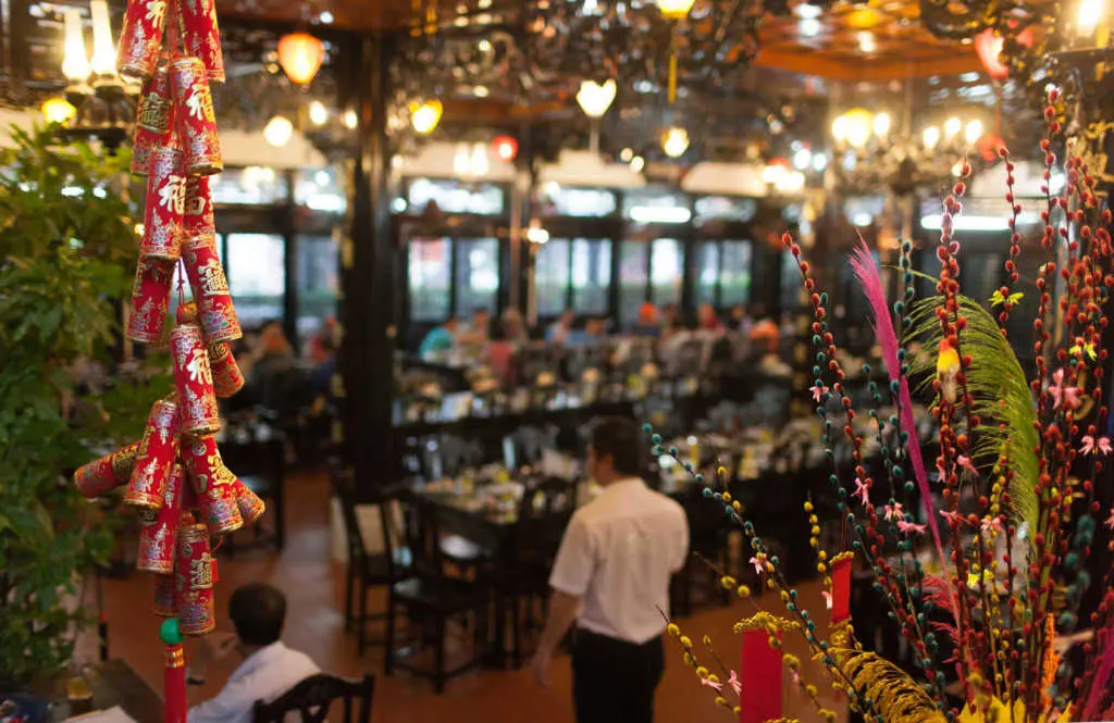 Le Ba Truyen Restaurant Hoi An - Đặc sắc nh&agrave; h&agrave;ng Việt với kiến tr&uacute;c đặc trưng phố cổ 17