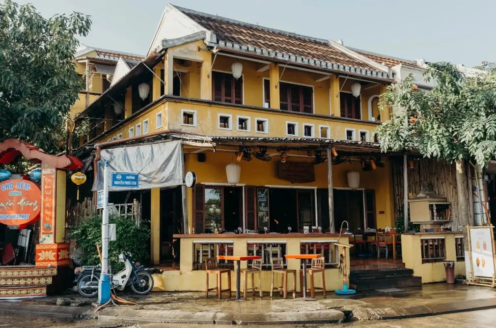 Mango Mango Hoi An restaurant - Nh&agrave; h&agrave;ng sở hữu nội thất đầy m&agrave;u sắc 2