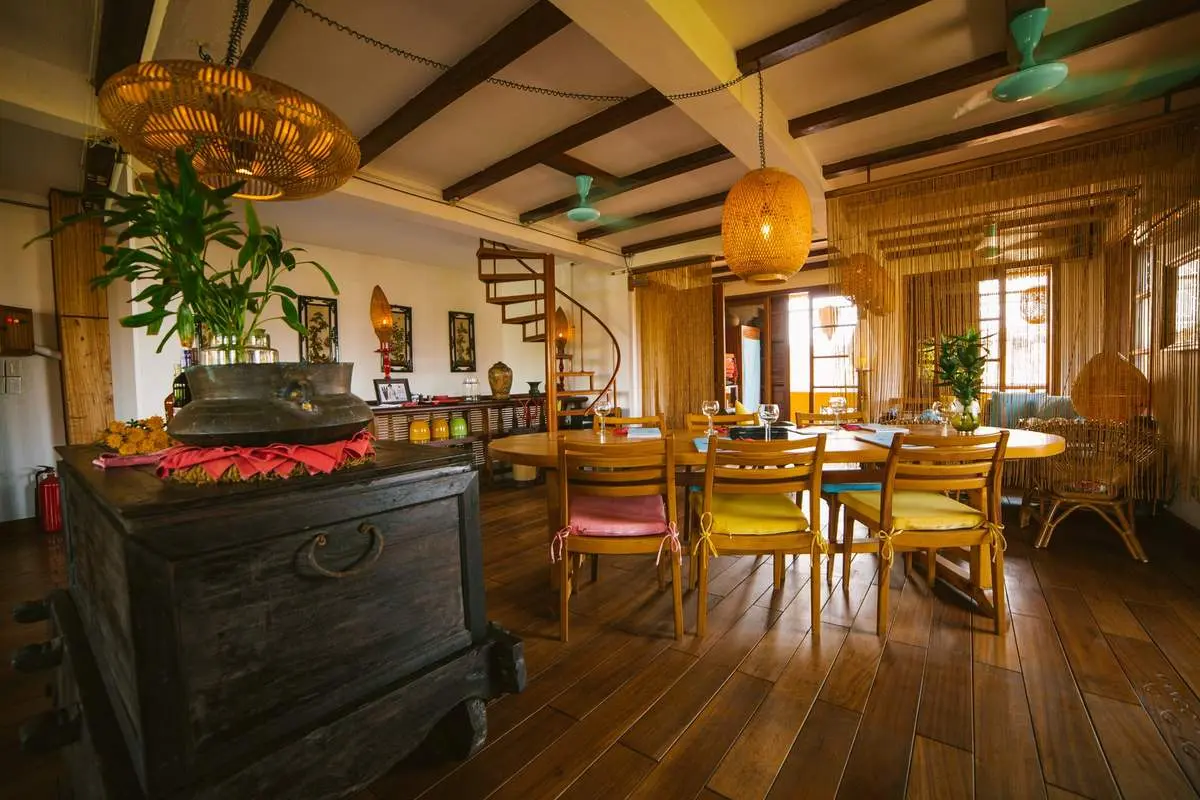 Mango Mango Hoi An restaurant - Nh&agrave; h&agrave;ng sở hữu nội thất đầy m&agrave;u sắc 17
