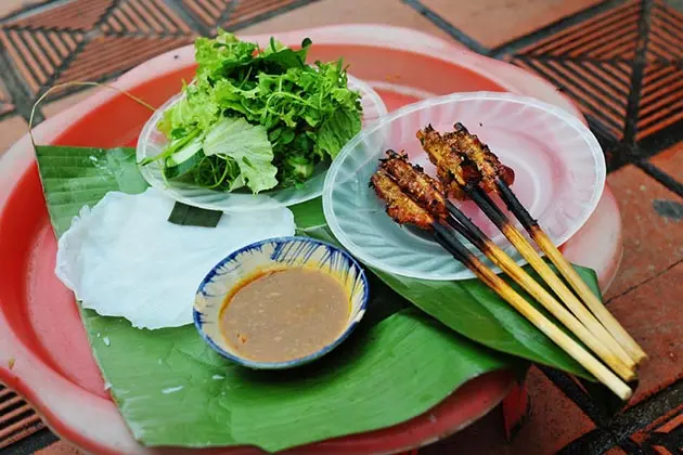 Ngon kh&oacute; cưỡng m&oacute;n b&aacute;nh ướt cuốn thịt nướng Hội An 2