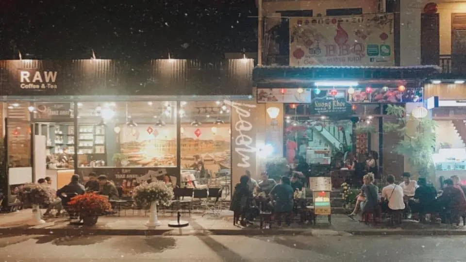 Nướng Kh&oacute;i BBQ Hội An - Oanh tạc thịt nướng v&agrave; uống rượu soju vỉa h&egrave; phố cổ 3