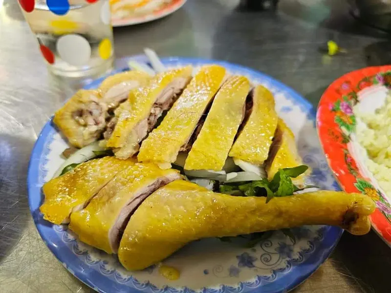 Quán cơm gà Bà Buội: Hương vị giữ chân người trở lại Hội An 8