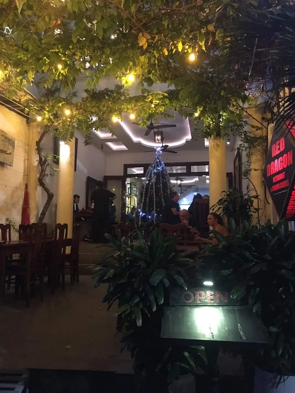 Red Dragon Restaurant Hoi An &ndash; Thưởng thức hương vị Việt theo phong c&aacute;ch phương T&acirc;y sang trọng 2