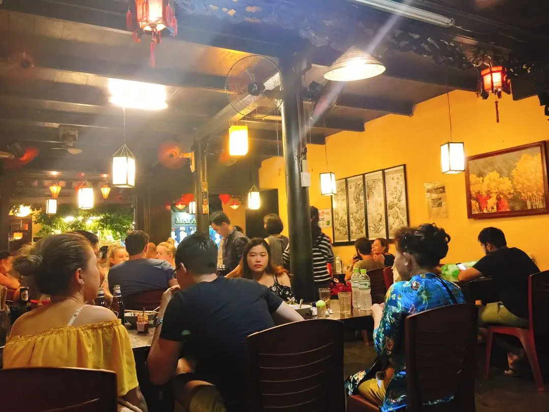 Trung Bắc restaurant Hội An - Nh&agrave; h&agrave;ng cao lầu c&oacute; thiết kế v&ocirc; c&ugrave;ng ấn tượng giữa l&ograve;ng phố Hội 11