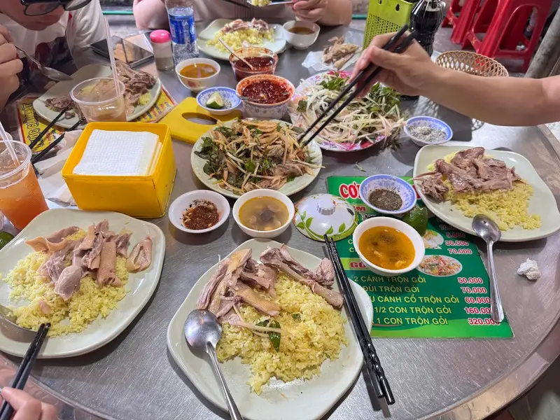 Truy t&igrave;m 10 qu&aacute;n cơm g&agrave; Hội An nức tiếng xa gần, đậm đ&agrave; hương vị Hội phố 4