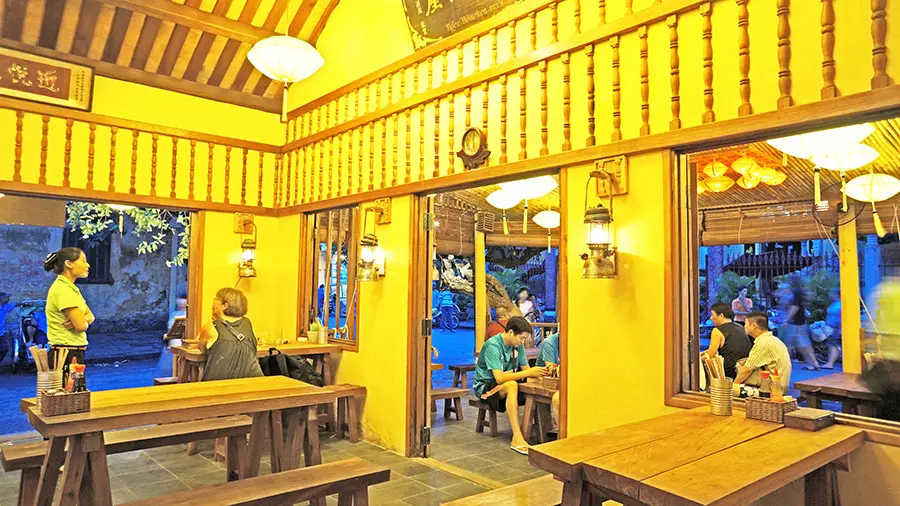 Vinh Hung Restaurant Hoi An - Nh&agrave; h&agrave;ng m&oacute;n ăn Việt đầu ti&ecirc;n ở phố Hội 30