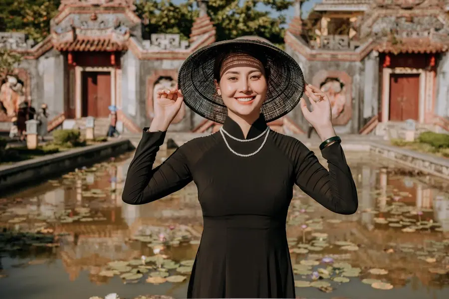 Check-in Hội An trong t&agrave; &aacute;o d&agrave;i truyền thống đậm chất Việt 3