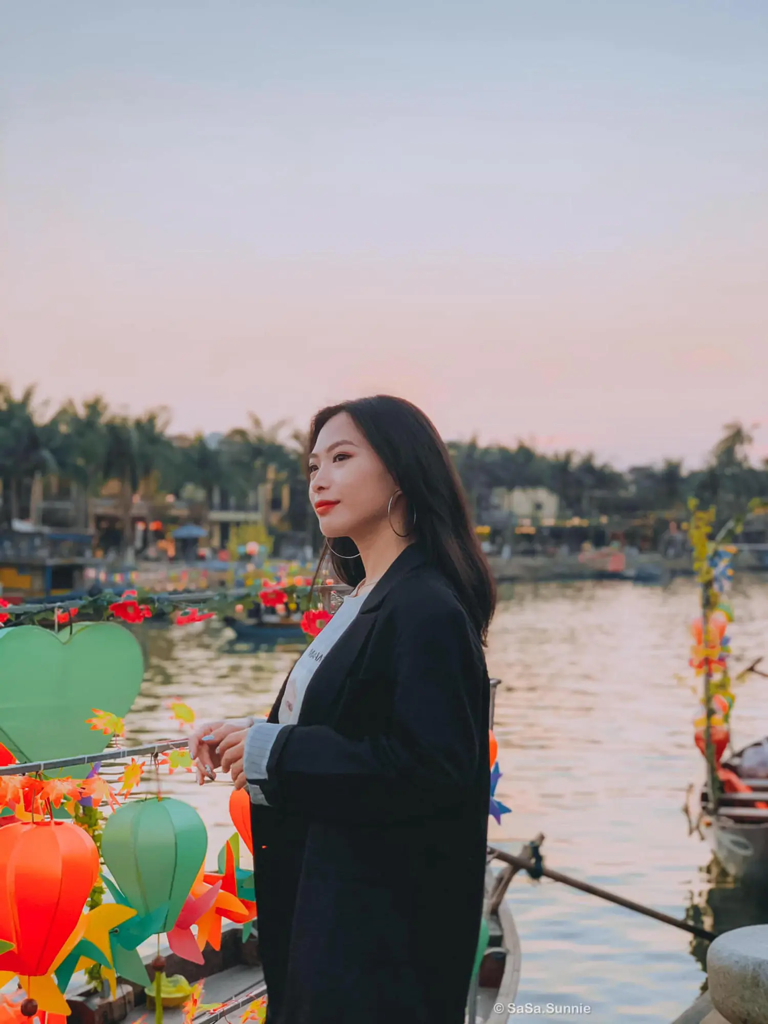C&ugrave;ng 9x Song Uy&ecirc;n kh&aacute;m ph&aacute; phố cổ Hội An với vẻ đẹp nhuốm m&agrave;u thời gian đầy cảm x&uacute;c 5