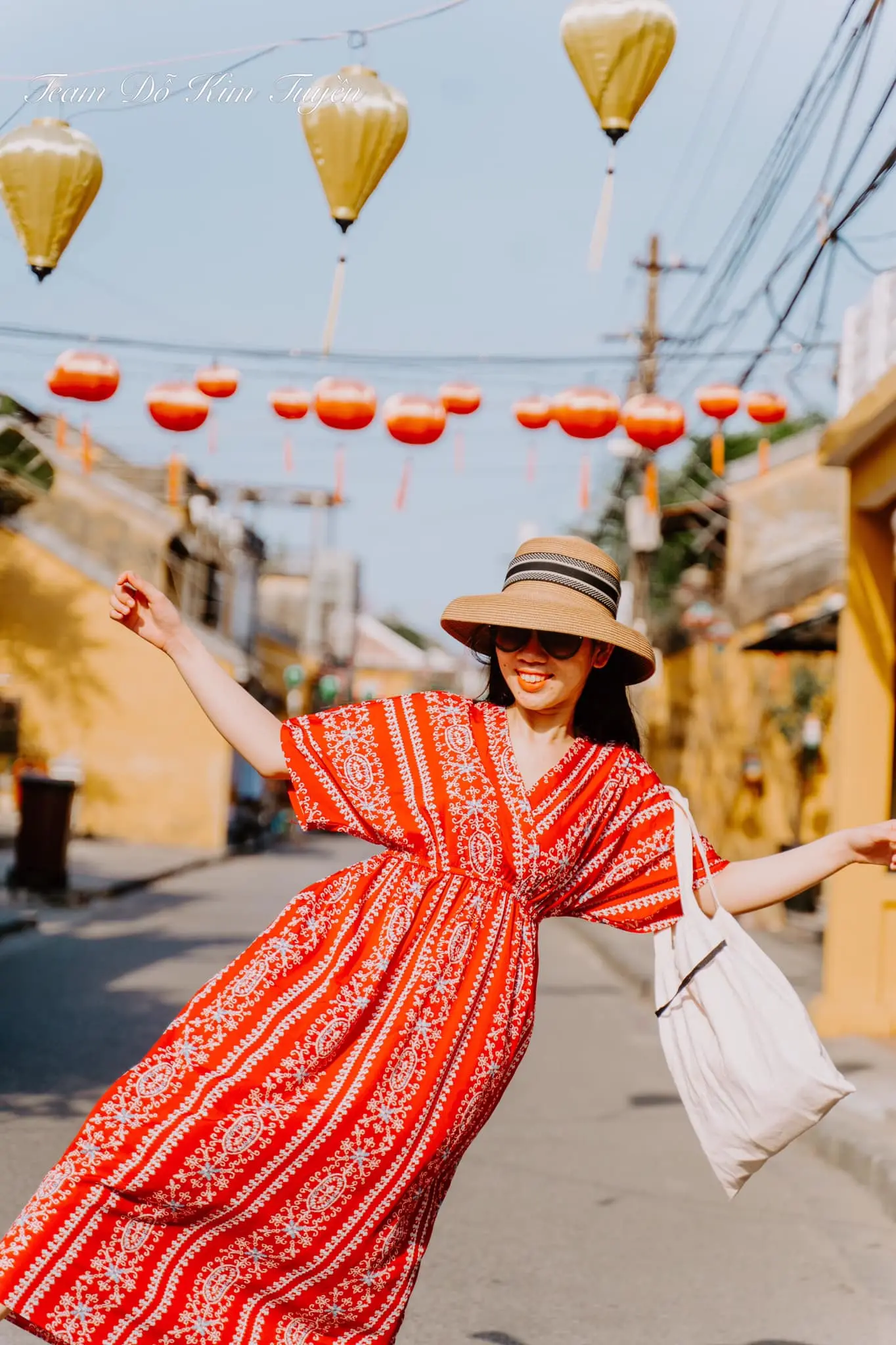 C&ugrave;ng bạn Đỗ Kim Tuyền v&agrave; hội bạn check in phố cổ Hội An rực rỡ sắc m&agrave;u 13