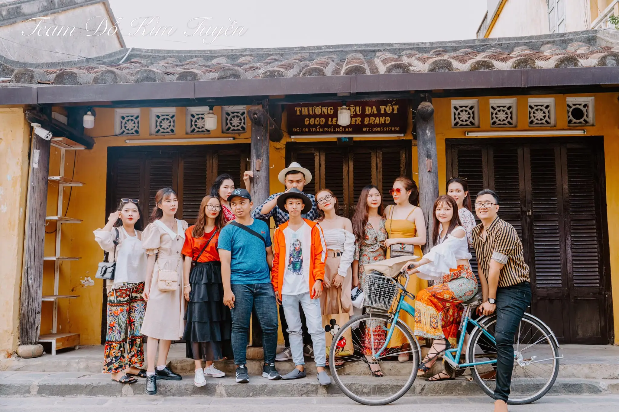 C&ugrave;ng bạn Đỗ Kim Tuyền v&agrave; hội bạn check in phố cổ Hội An rực rỡ sắc m&agrave;u 6