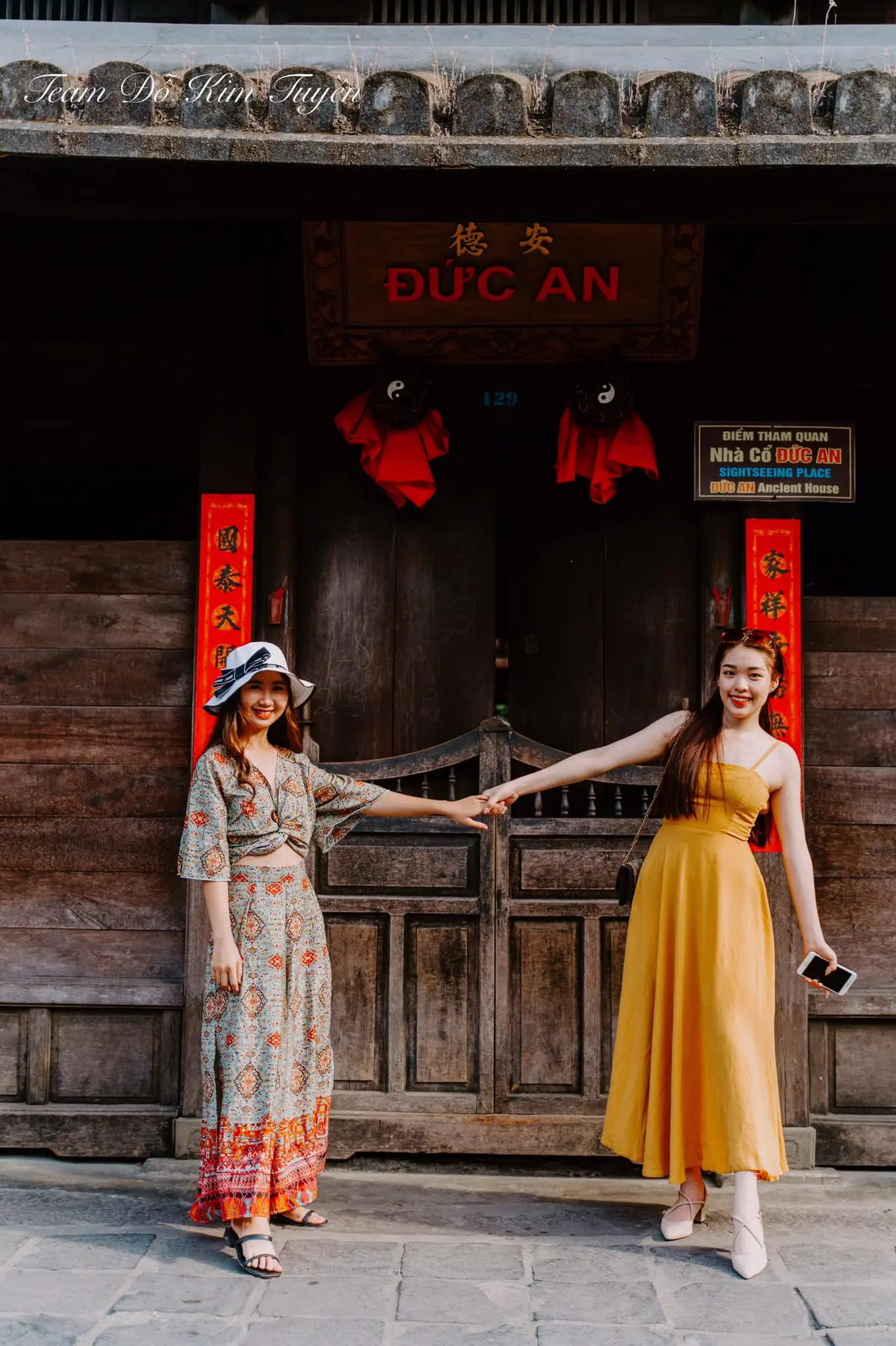 C&ugrave;ng bạn Đỗ Kim Tuyền v&agrave; hội bạn check in phố cổ Hội An rực rỡ sắc m&agrave;u 3