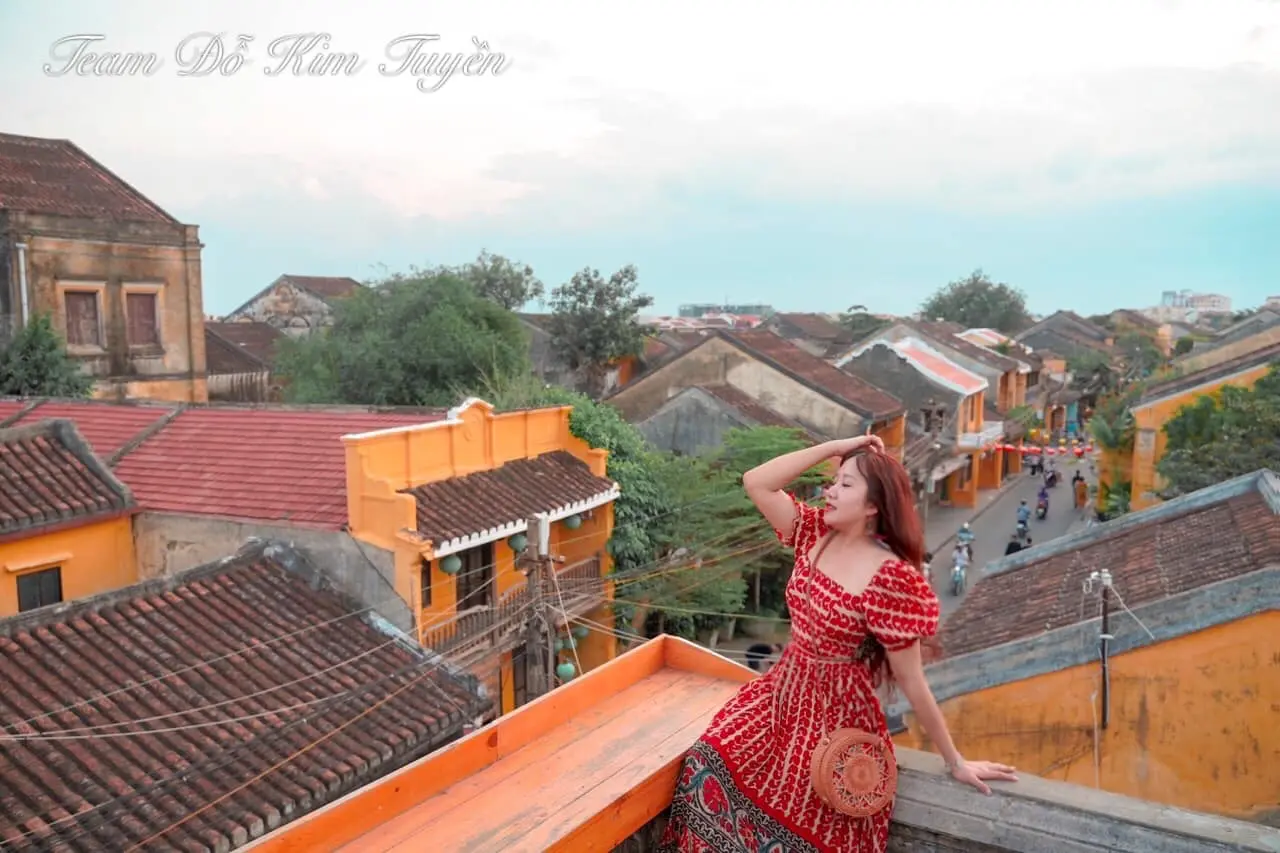 C&ugrave;ng bạn Đỗ Kim Tuyền v&agrave; hội bạn check in phố cổ Hội An rực rỡ sắc m&agrave;u 7
