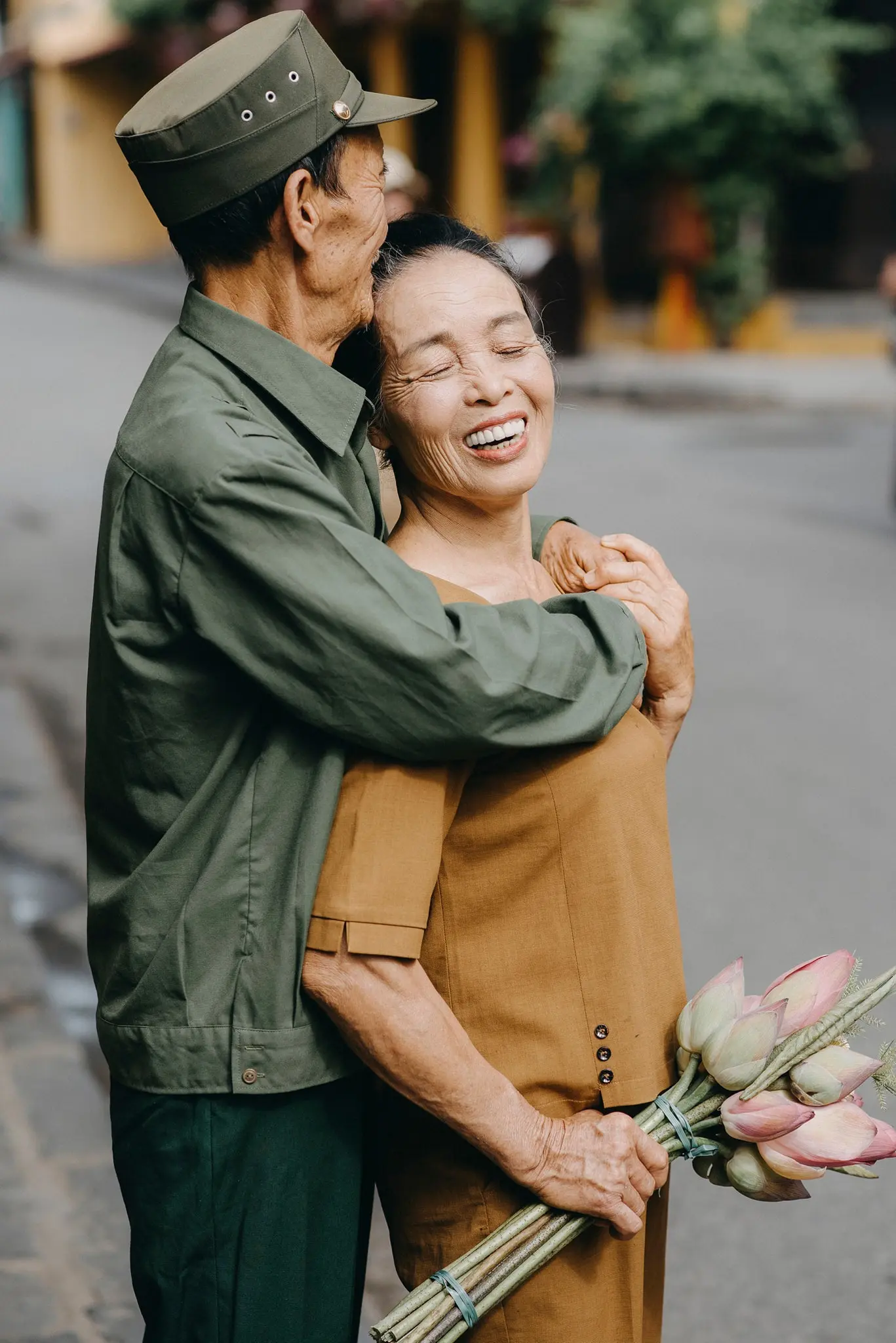 C&ugrave;ng nh&igrave;n ngắm Hội An - T&igrave;nh y&ecirc;u đưa t&ocirc;i đến qua ống k&iacute;nh đầy cảm x&uacute;c của nhiếp ảnh gia L&ecirc; Thủy Triều 8
