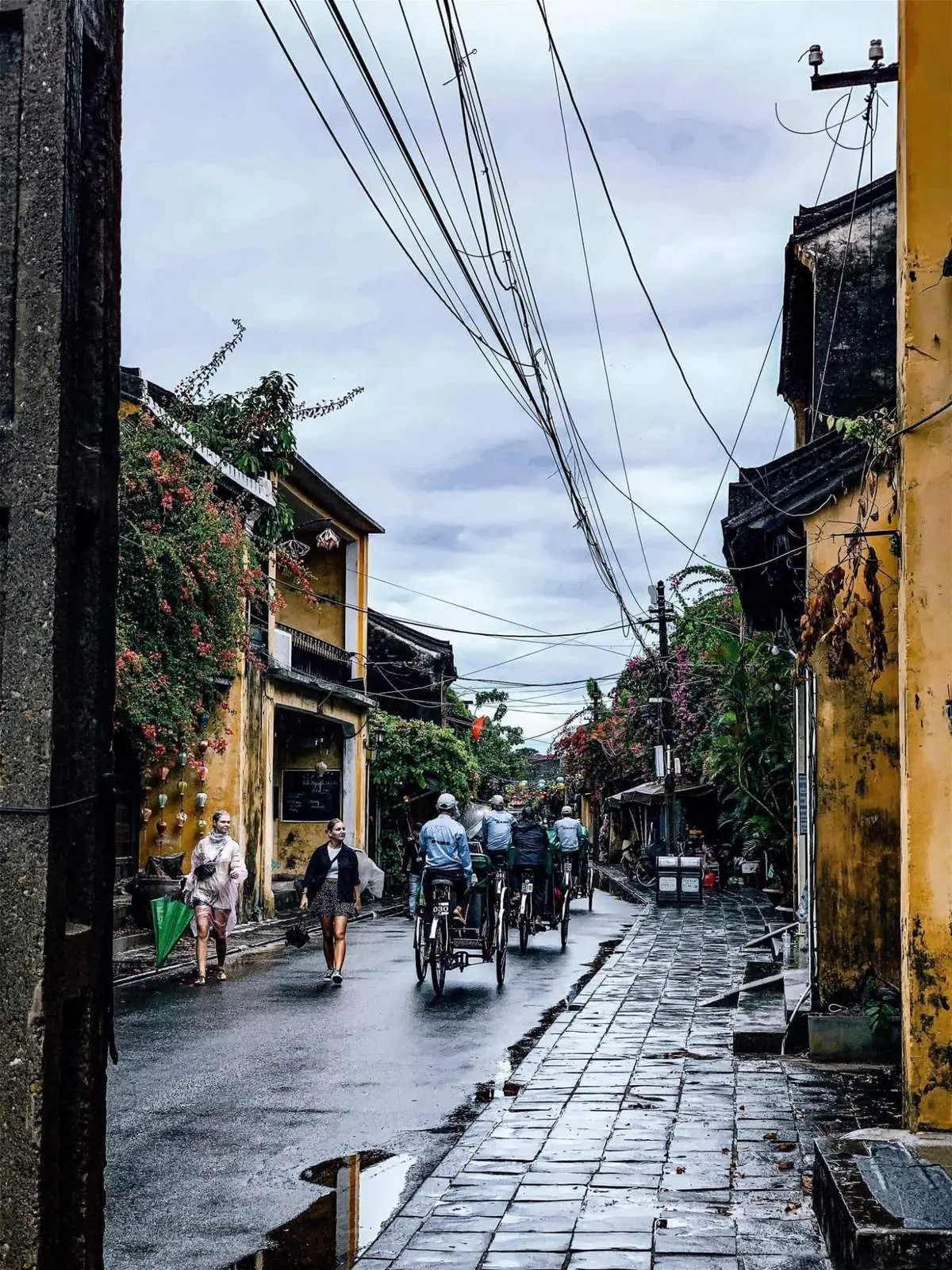Hội An ng&agrave;y mưa v&agrave; n&eacute;t đẹp kh&aacute;c lạ bất chấp cả thời tiết 5