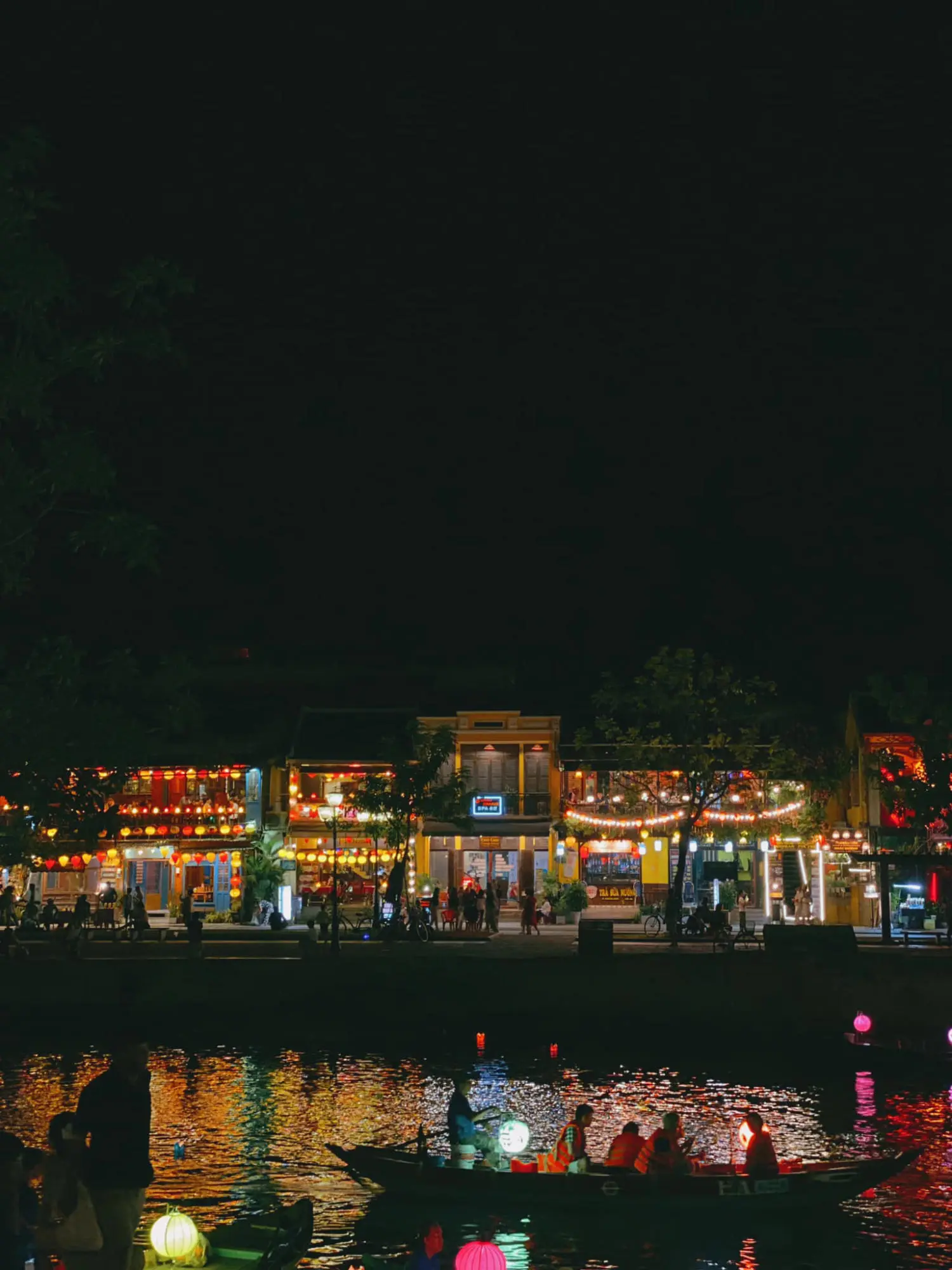 Hội An về đ&ecirc;m đẹp b&igrave;nh dị qua lăng k&iacute;nh của Trần Thế Văn 11
