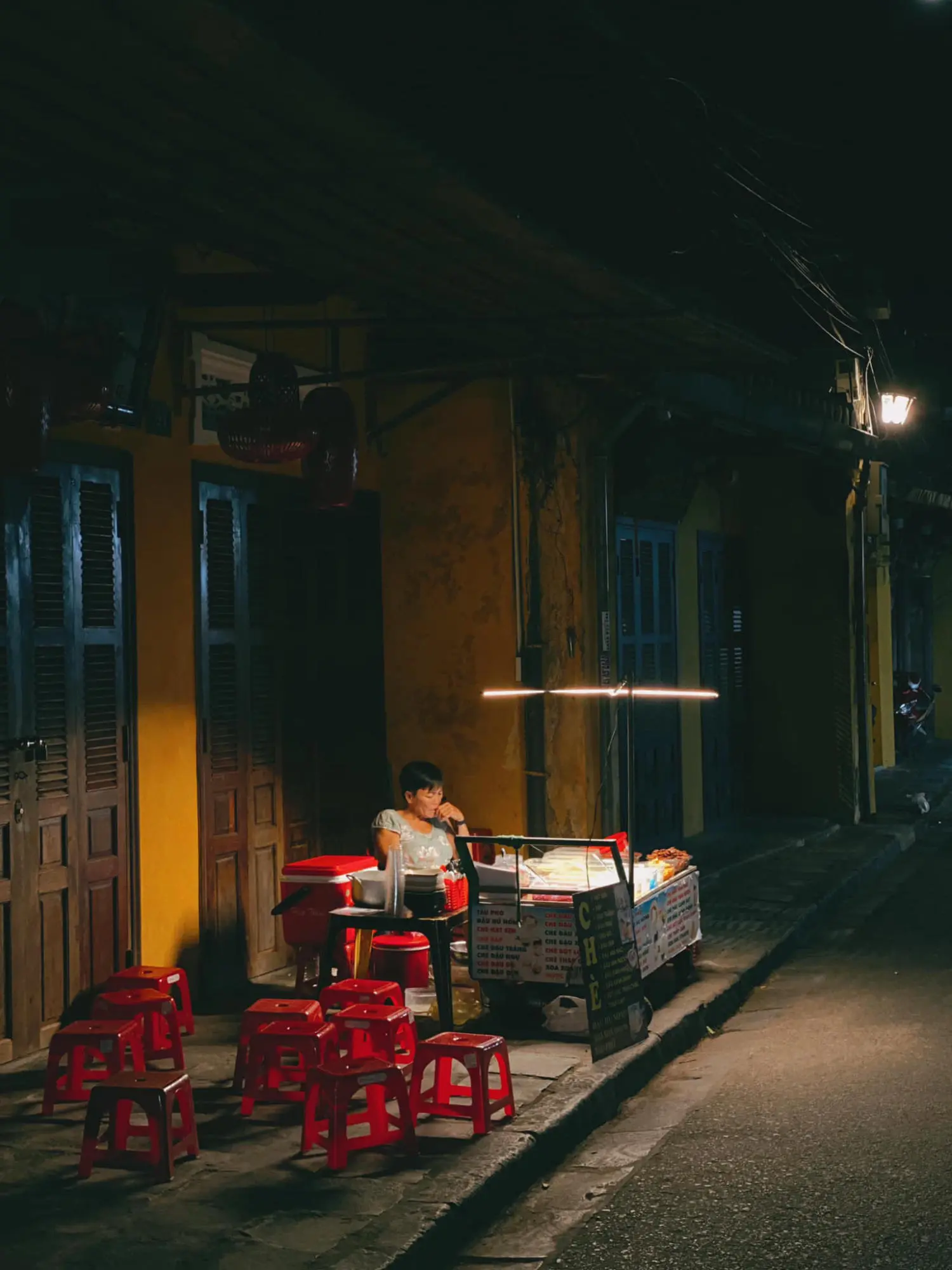 Hội An về đ&ecirc;m đẹp b&igrave;nh dị qua lăng k&iacute;nh của Trần Thế Văn 6