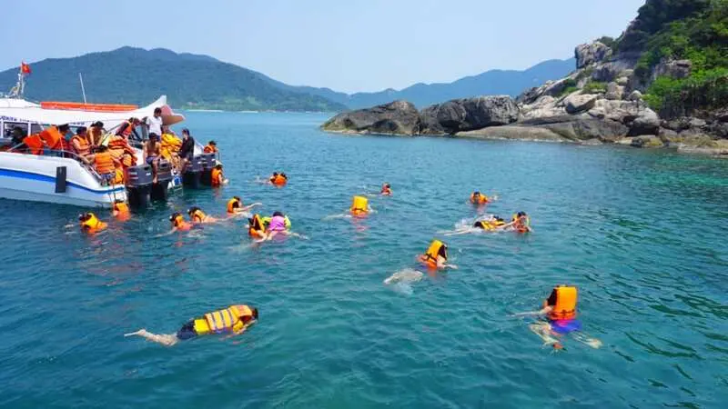 Kinh nghiệm du lịch C&ugrave; Lao Ch&agrave;m trong xanh như thi&ecirc;n đường 10