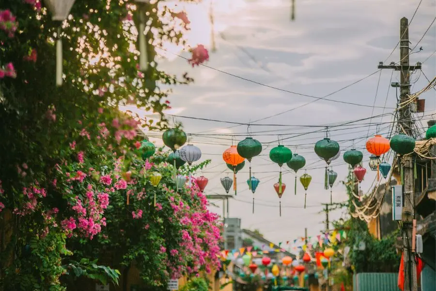 Lang thang Hội An v&agrave; kh&aacute;m ph&aacute; bức tranh rực rỡ xứ thương cảng 4
