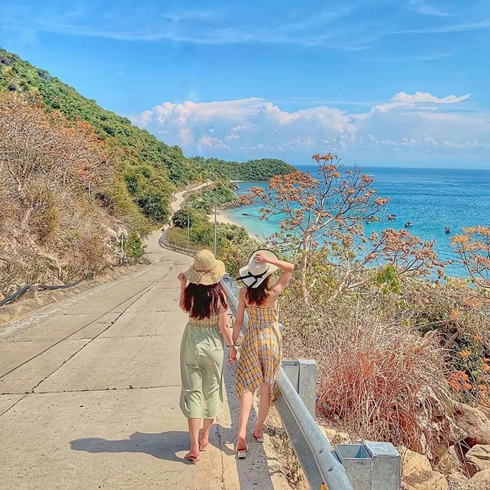 N&agrave;ng thơ C&ugrave; Lao Ch&agrave;m xinh đẹp giữa sắc hoa ng&ocirc; đồng qua loạt h&igrave;nh check-in của Trần H&agrave; Luận Thanh 8
