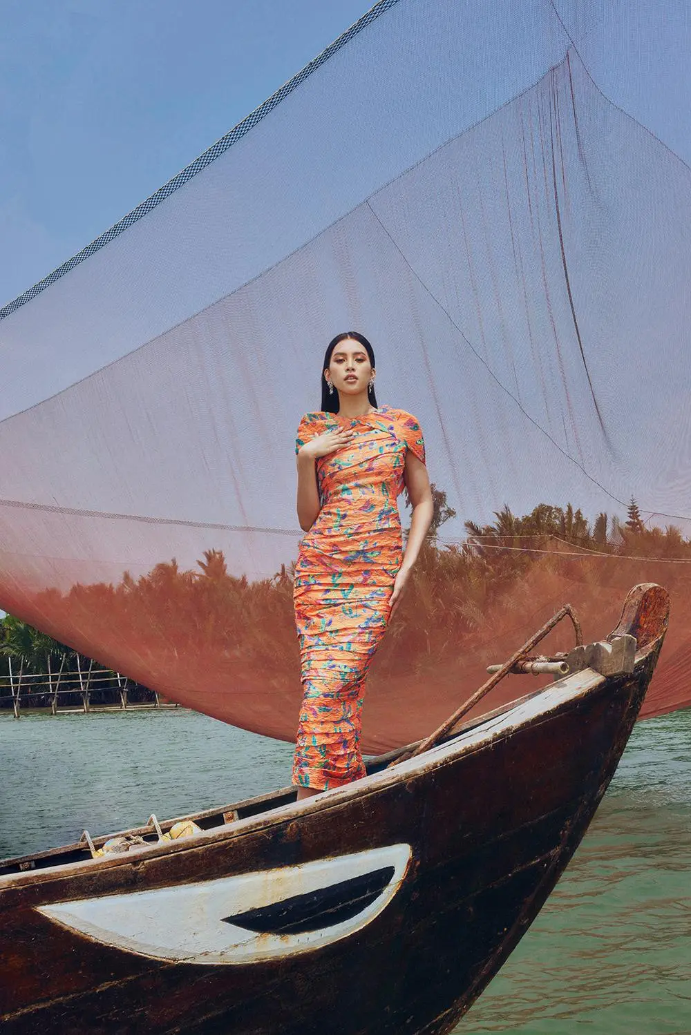 Phố cổ Hội An đậm chất nghệ thuật qua shoot hình của Hoa hậu Tiểu Vy 4