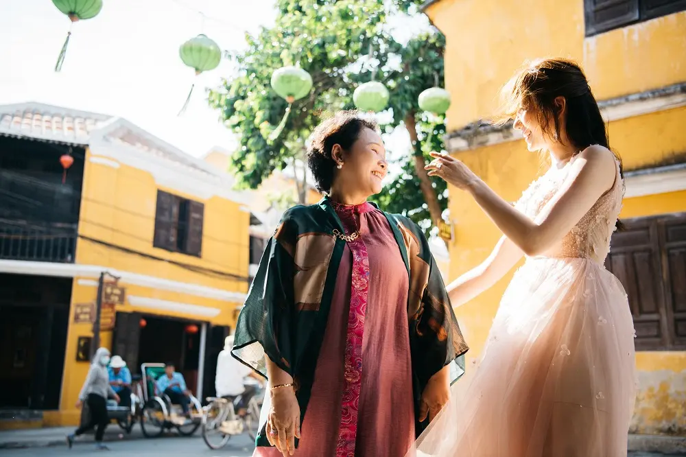 Phố cổ Hội An đẹp thơ mộng v&agrave; cổ k&iacute;nh qua thước ảnh của Hari Won 2