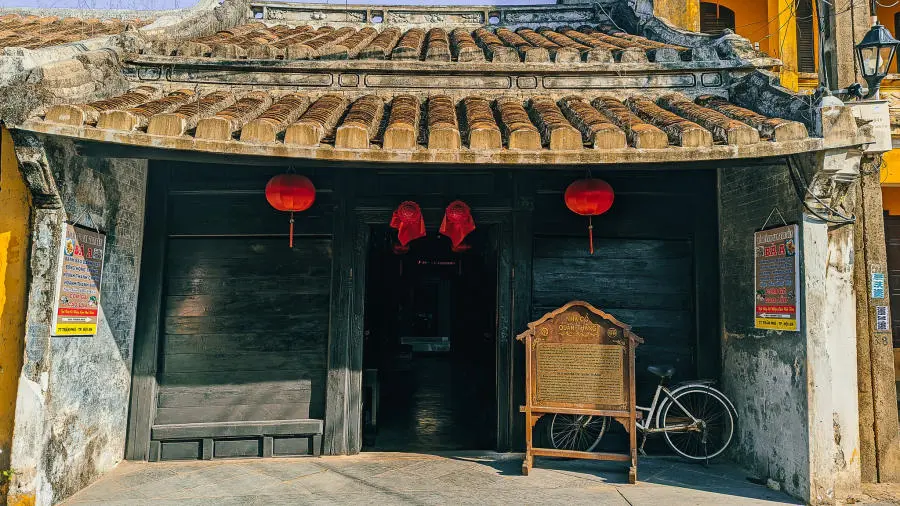 Review Hội An cổ k&iacute;nh với lối kiến tr&uacute;c đ&atilde; đi c&ugrave;ng năm th&aacute;ng 4