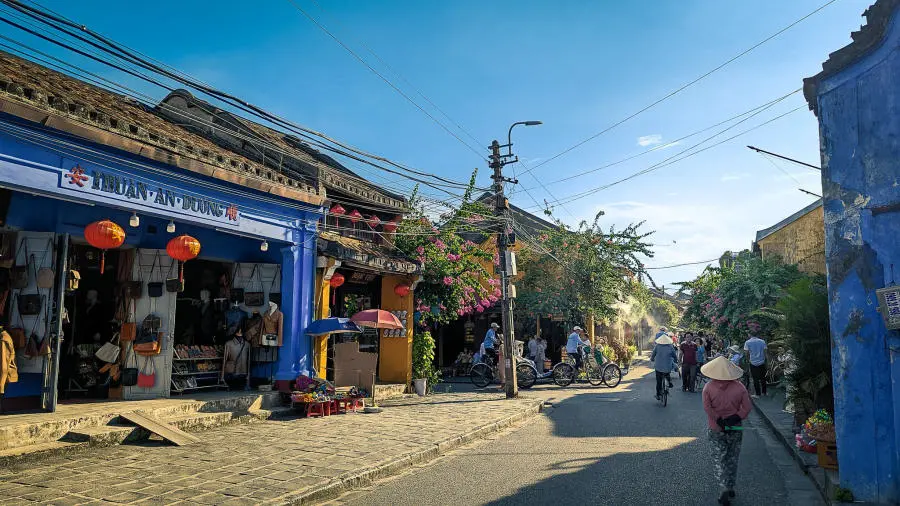 Review Hội An cổ k&iacute;nh với lối kiến tr&uacute;c đ&atilde; đi c&ugrave;ng năm th&aacute;ng 5