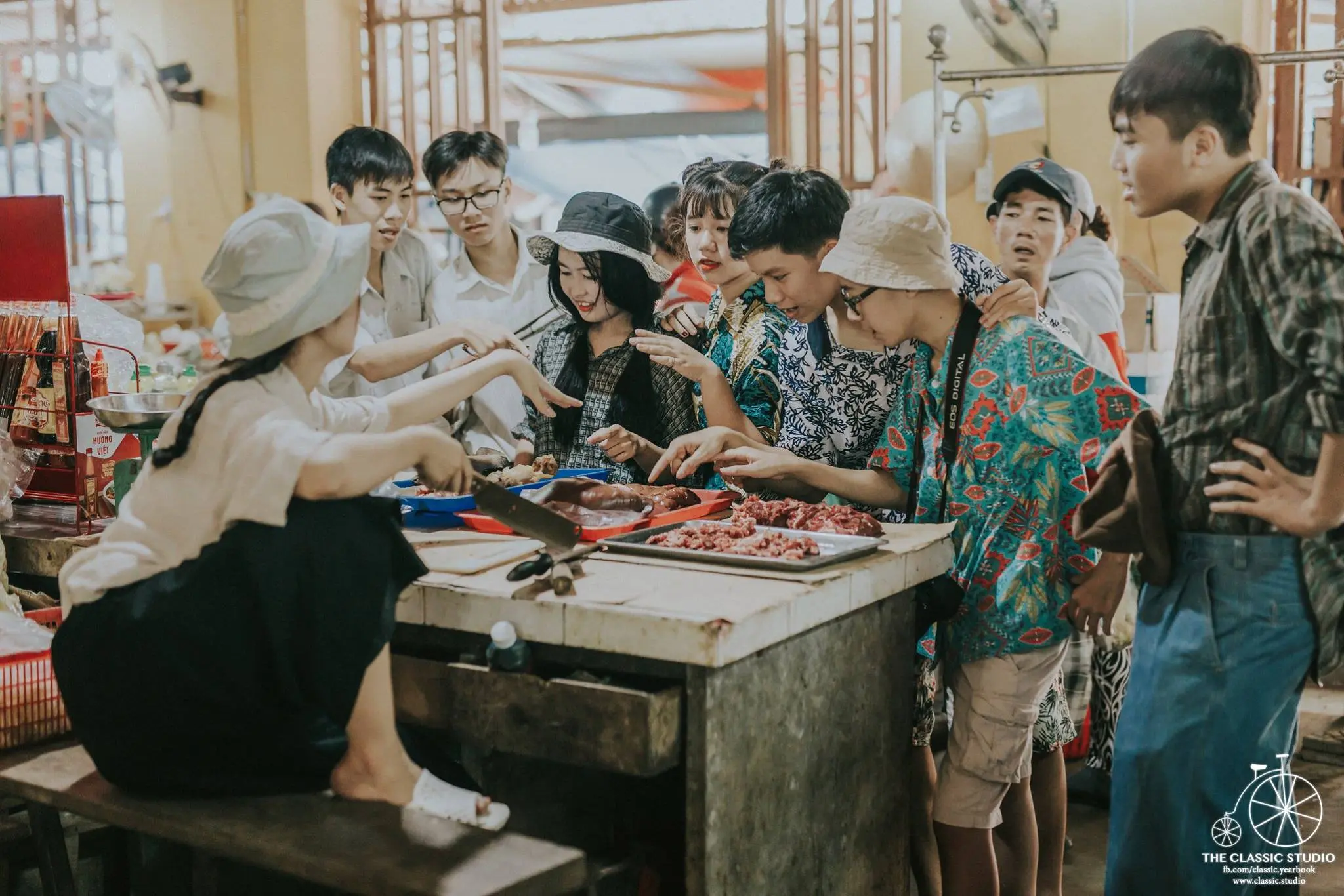 Si&ecirc;u ấn tượng bộ ảnh kỷ yếu của học sinh trường THPT Trần Qu&yacute; C&aacute;p về Hội An thời bao cấp 9