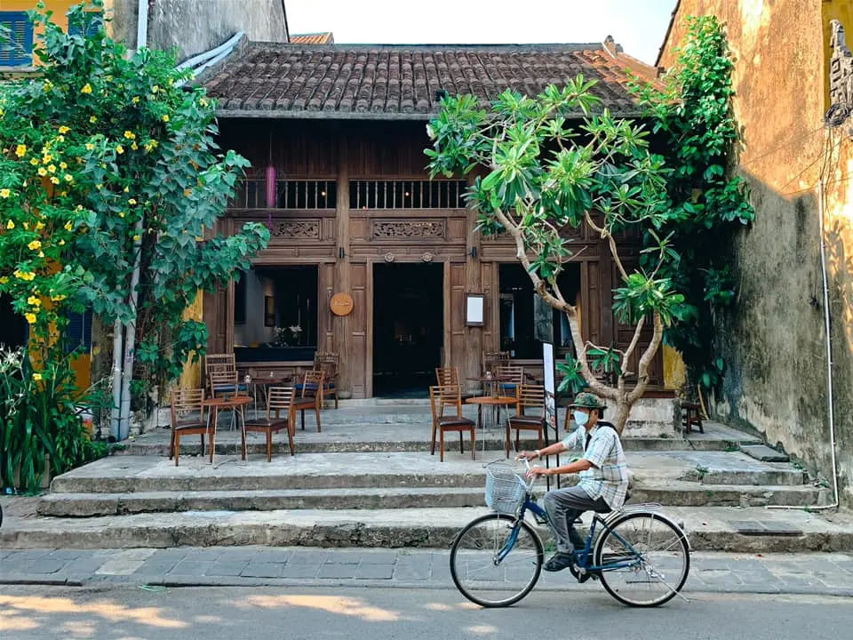 Thong dong đạp xe ở Hội An trong h&agrave;nh tr&igrave;nh gh&eacute; thăm v&ugrave;ng đất y&ecirc;n b&igrave;nh 4