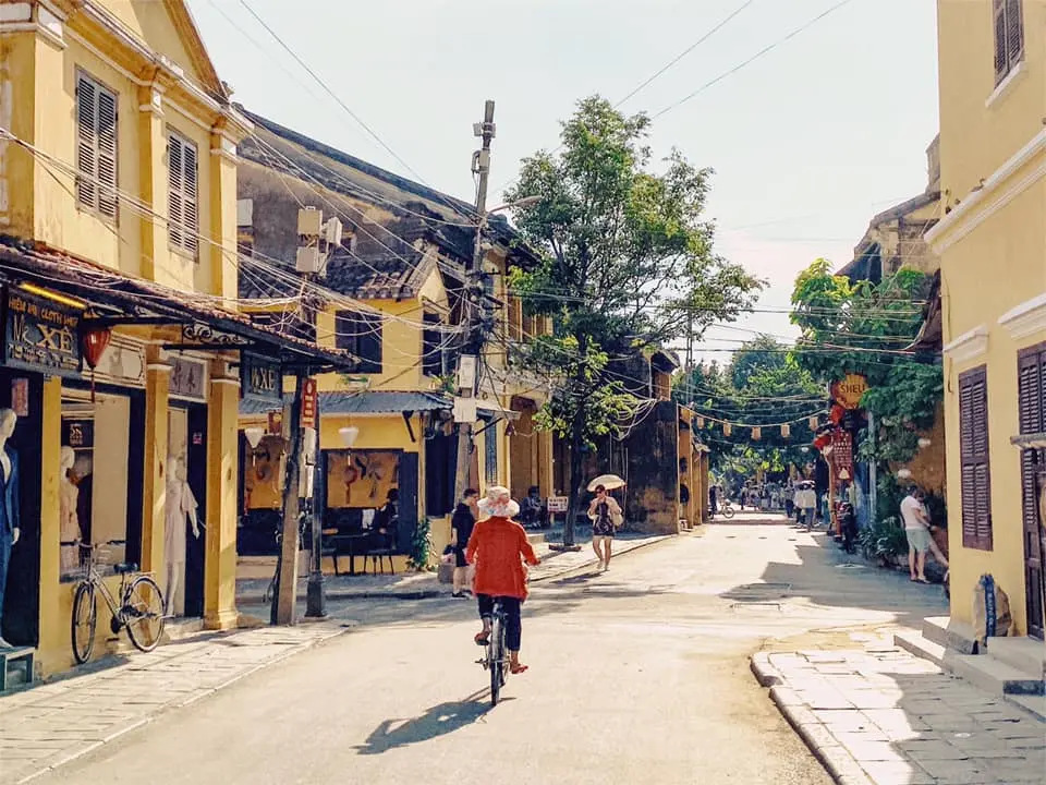 Thong dong đạp xe ở Hội An trong h&agrave;nh tr&igrave;nh gh&eacute; thăm v&ugrave;ng đất y&ecirc;n b&igrave;nh 3