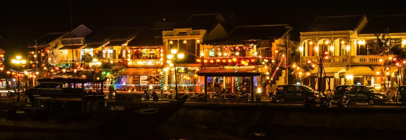 Hội An về đêm đẹp bình dị qua lăng kính của Trần Thế Văn