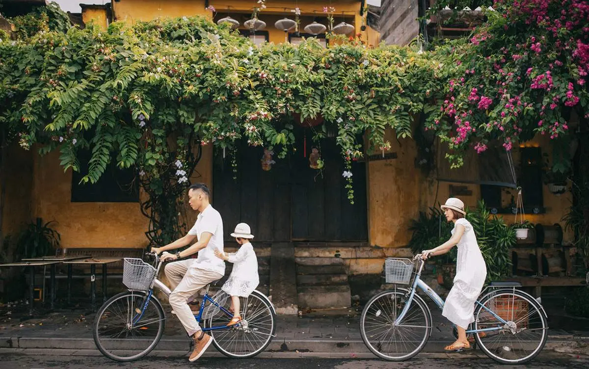 Thong dong đạp xe ở Hội An trong hành trình ghé thăm vùng đất yên bình