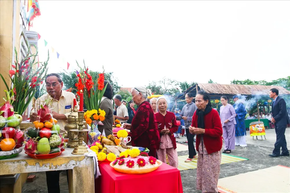 Hội Cầu Bông Hội An - Tri ân các vị tiền nhân đã gây dựng nên làng rau Trà Quế