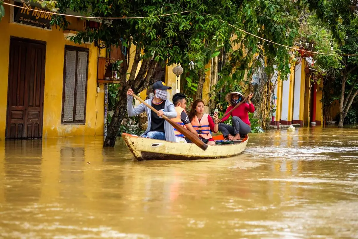 Kh&aacute;m ph&aacute; trọn vẹn vẻ đẹp y&ecirc;n b&igrave;nh nơi Phố cổ với những kinh nghiệm du lịch Hội An tự t&uacute;c cực xịn 5