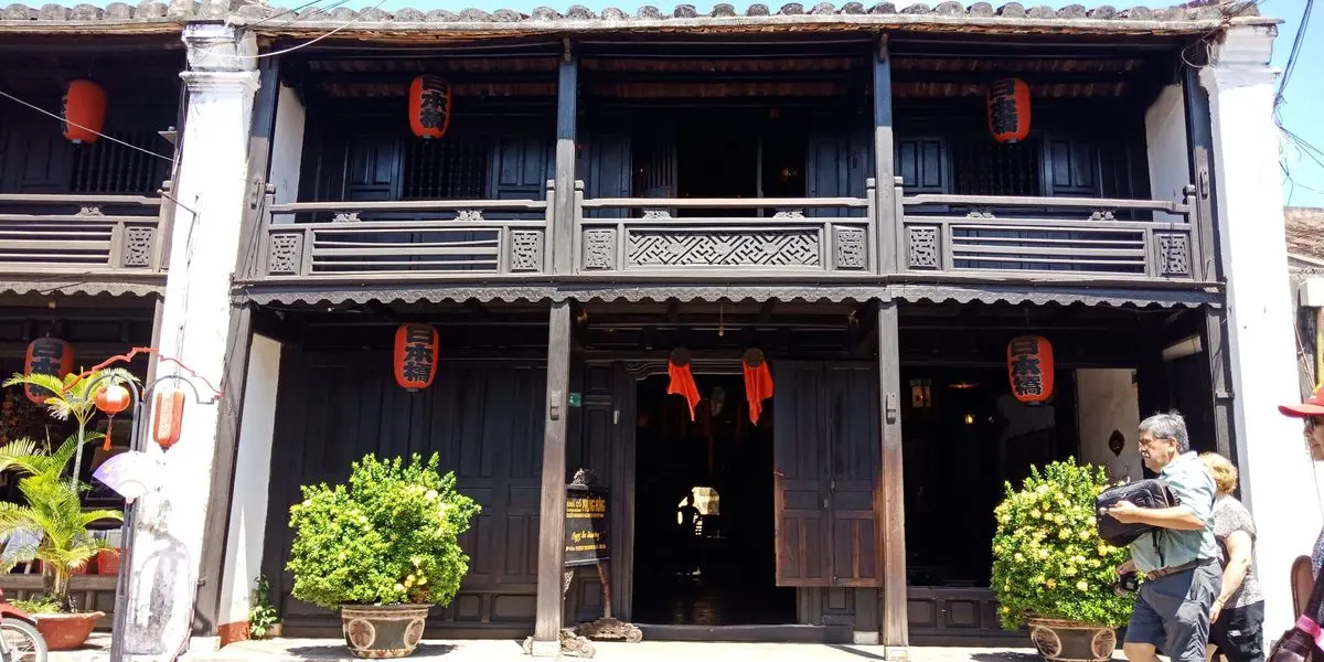Kh&aacute;m ph&aacute; trọn vẹn vẻ đẹp y&ecirc;n b&igrave;nh nơi Phố cổ với những kinh nghiệm du lịch Hội An tự t&uacute;c cực xịn 8