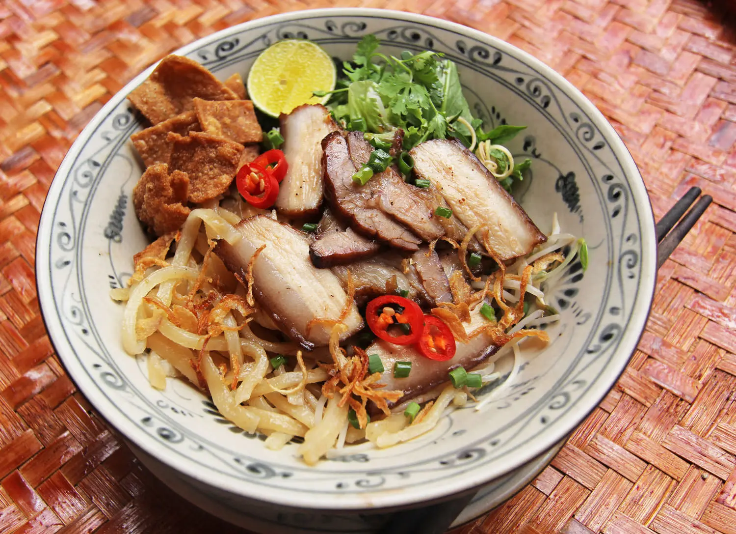 Kh&aacute;m ph&aacute; trọn vẹn vẻ đẹp y&ecirc;n b&igrave;nh nơi Phố cổ với những kinh nghiệm du lịch Hội An tự t&uacute;c cực xịn 24