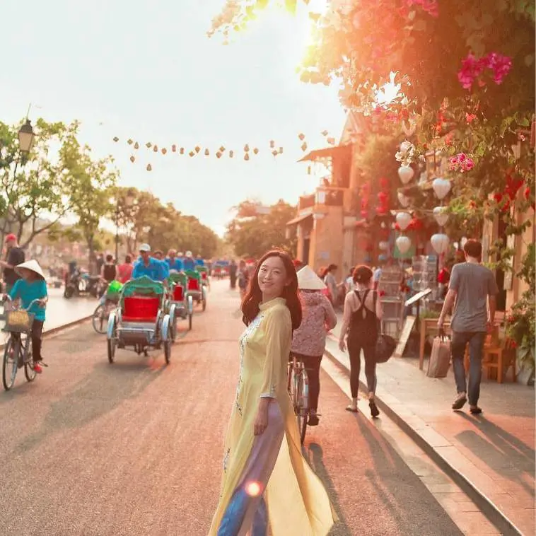 Lưu ngay những cách pose dáng đẹp tại Hội An cho dân nghiện sống ảo 2